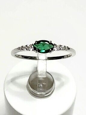 Sterling Silver Emerald Solitaire Oval Ring size 7.75